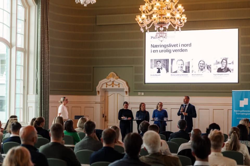 Panelet på scenen under frokostmøtet i Festsalen i Rødbanken